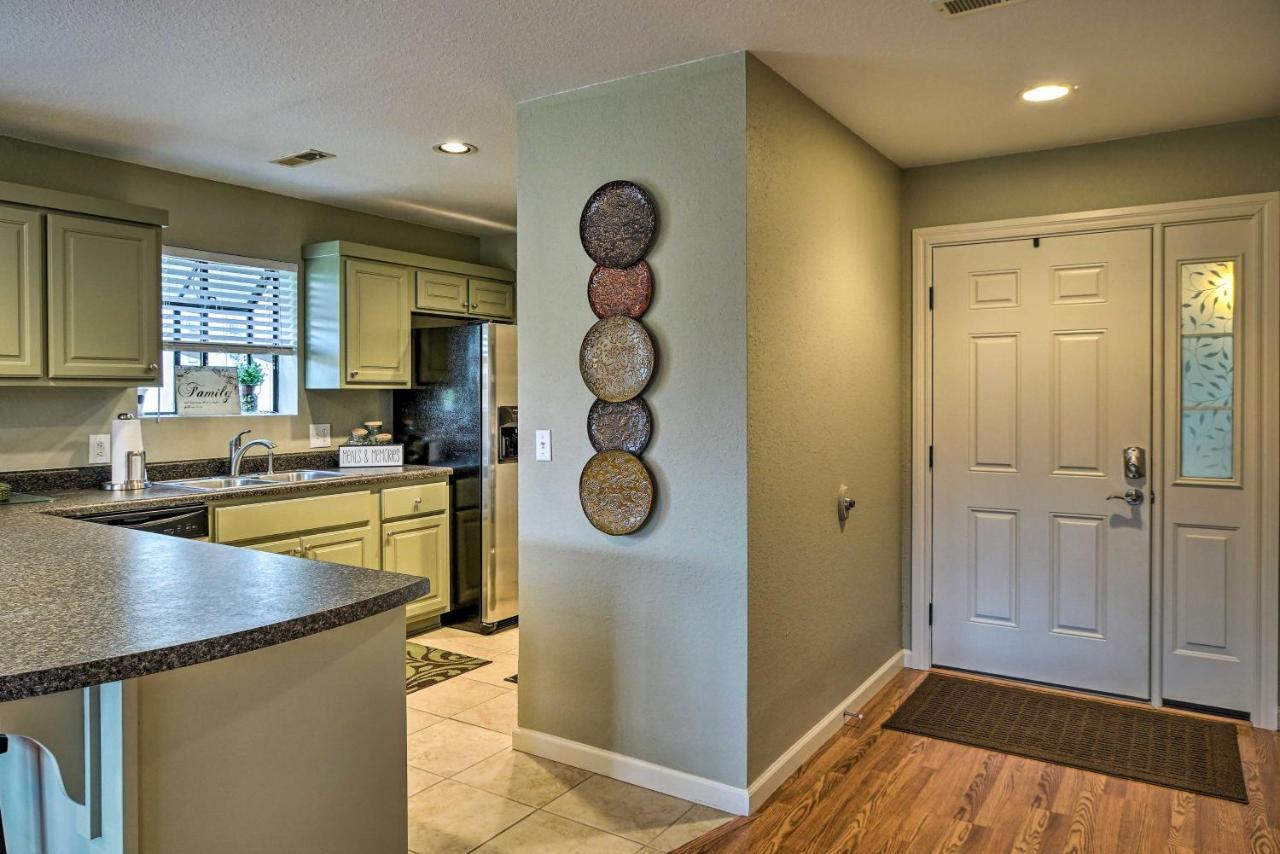 Condo Amidst Branson Action With Pool Access And Golf! Exterior foto